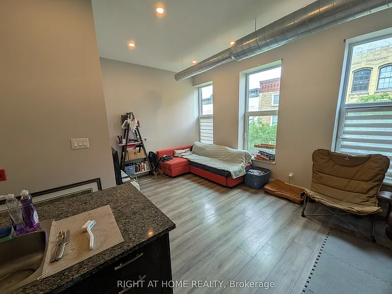53.5 King St W #4 — Photo 3