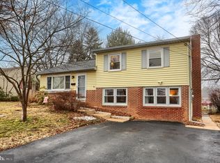 113 E Woodland Dr, Mechanicsburg, PA 17055