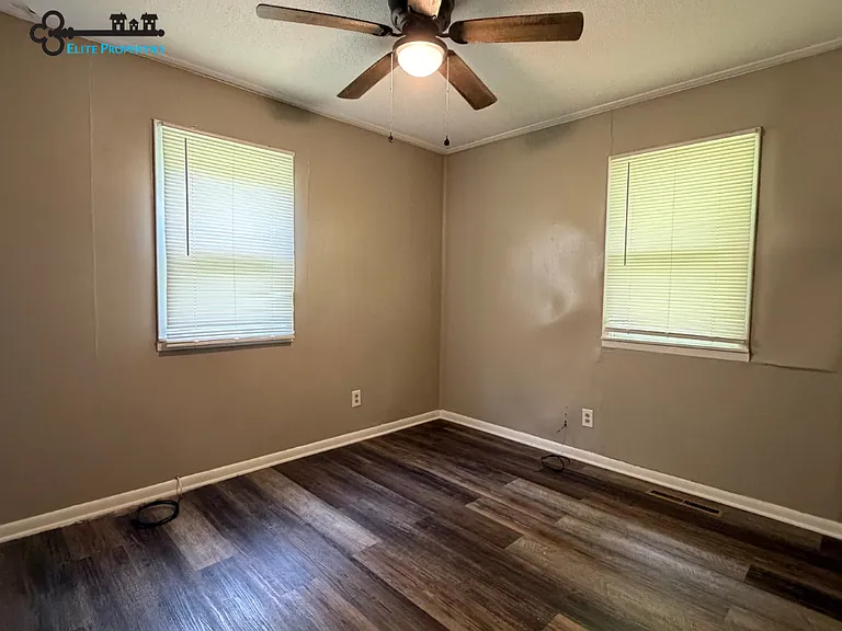 1006 Walnut Ter — Photo 3