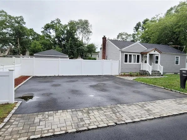 174 Parkway Boulevard, Wyandanch, NY 11798