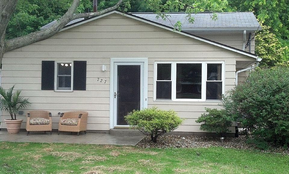 Newly Remodeled Home on Wooded Lot that is Pet Friendly & Cl