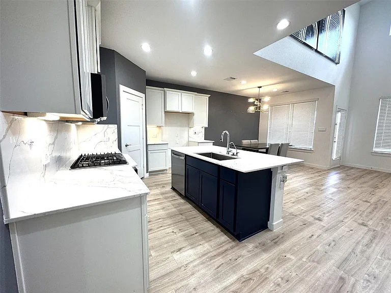 22603 Petrizzi Ln — Photo 15