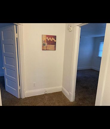 2nd image of 211 1/2 Borgess St