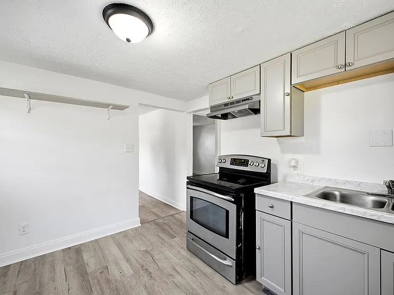 486 Hanley St #A — Photo 4