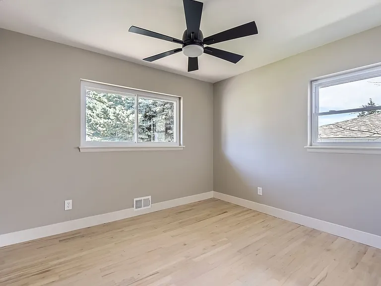 3576 S Holly St — Photo 2