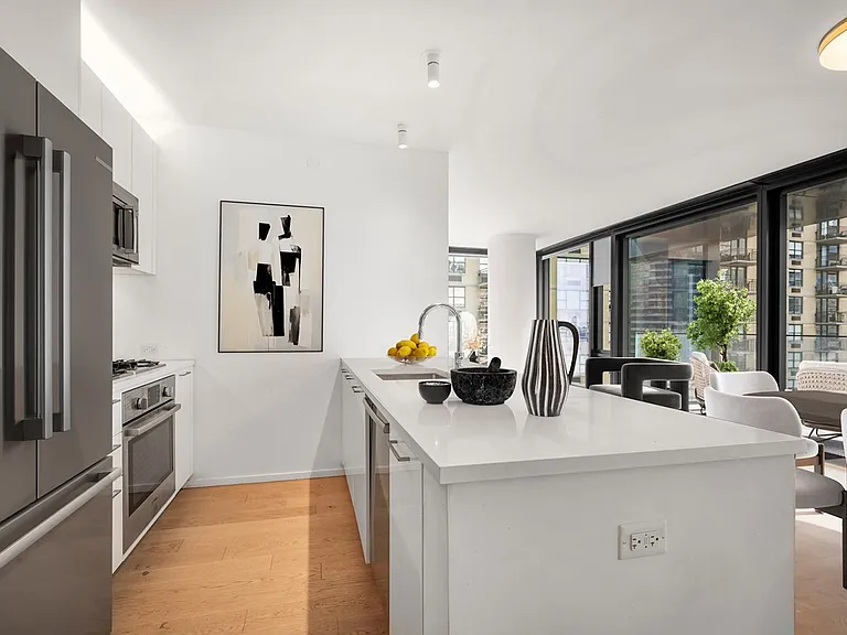 685 1st Ave #10M — Photo 3