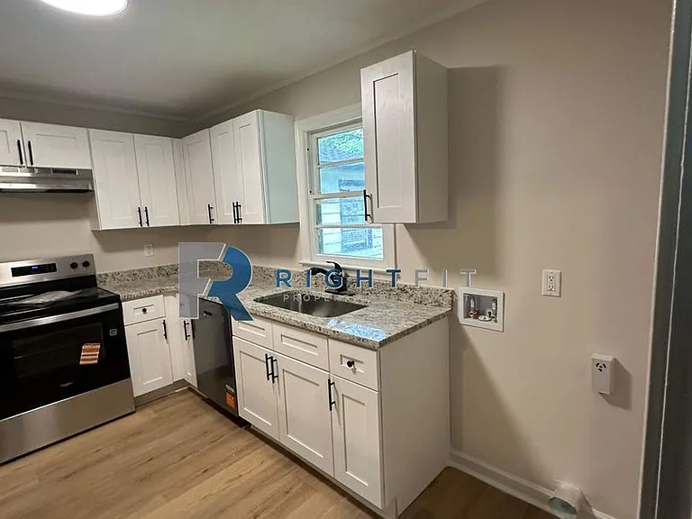 2224 Avalon Rd — Photo 3