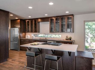 909 Lake Front Rd, Lake Oswego, OR 97034