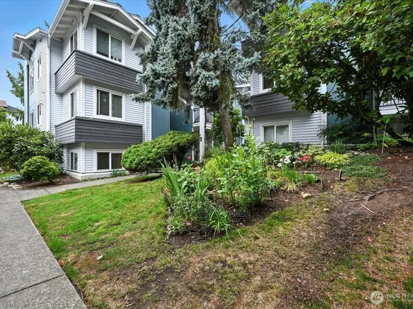 915 N 163rd Street #C17, Shoreline, WA 98133