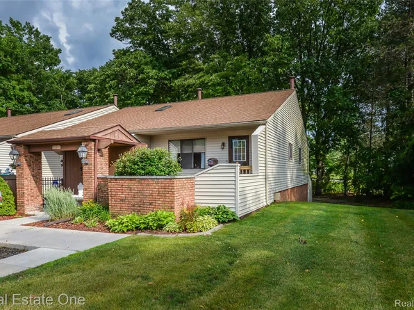 25691 Lexington Dr #6, South Lyon, MI 48178