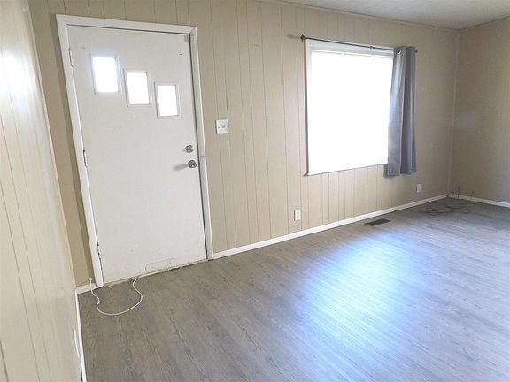 3rd image of 1302 Chalfant St