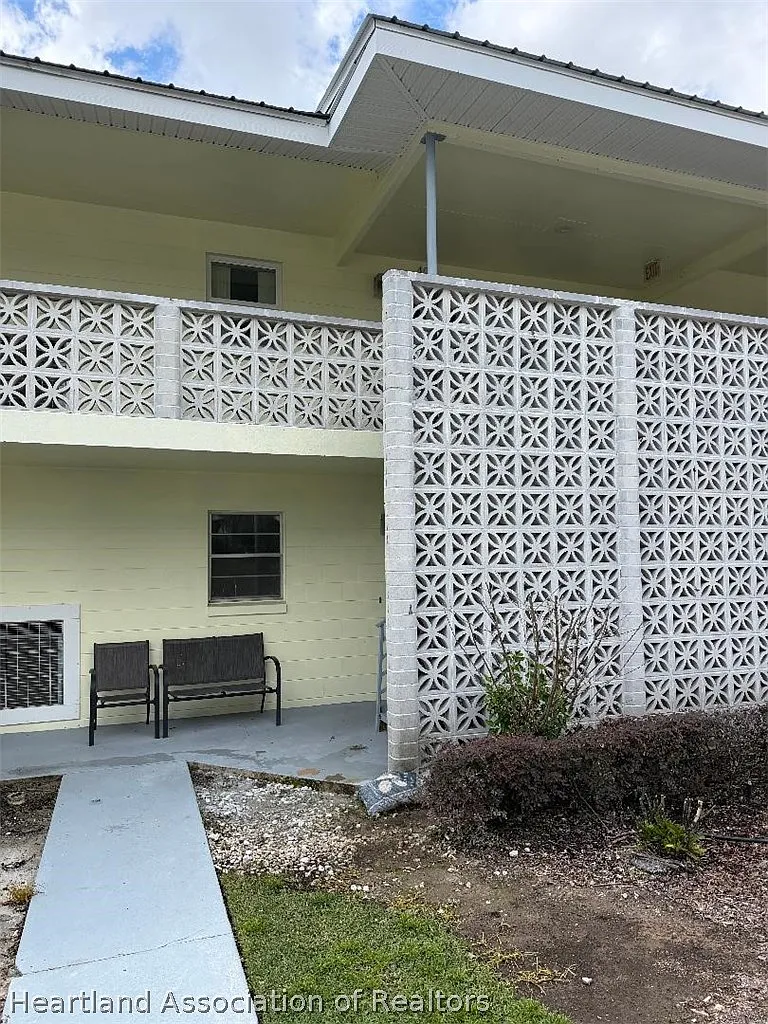2 bed, 2.0 bath, 1064 sqft, $1,100 — Photo 2