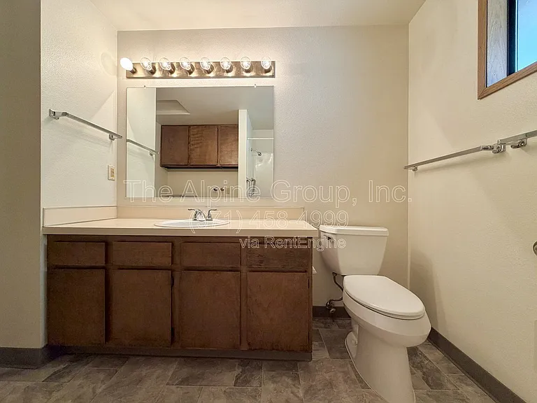 240 NE 143rd Ave — Photo 14