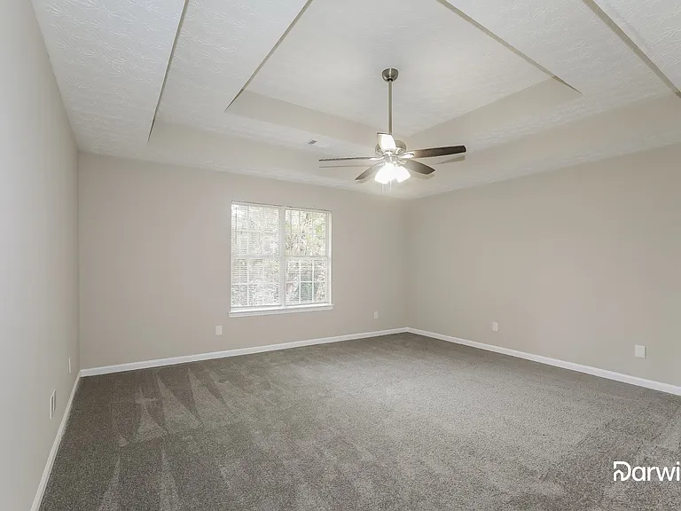 303 Laurel Ct — Photo 6