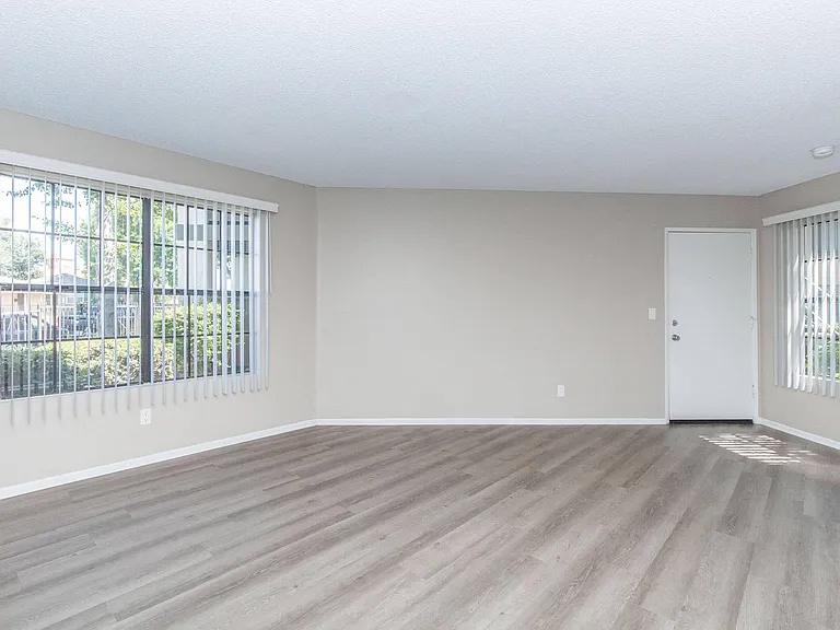 Oak Tree Court Apartment Homes — Photo 37