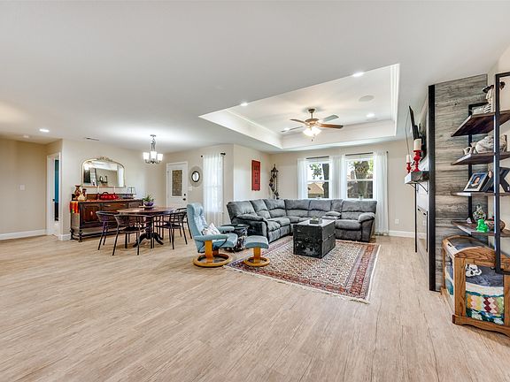 3rd image of 213 High Rdg