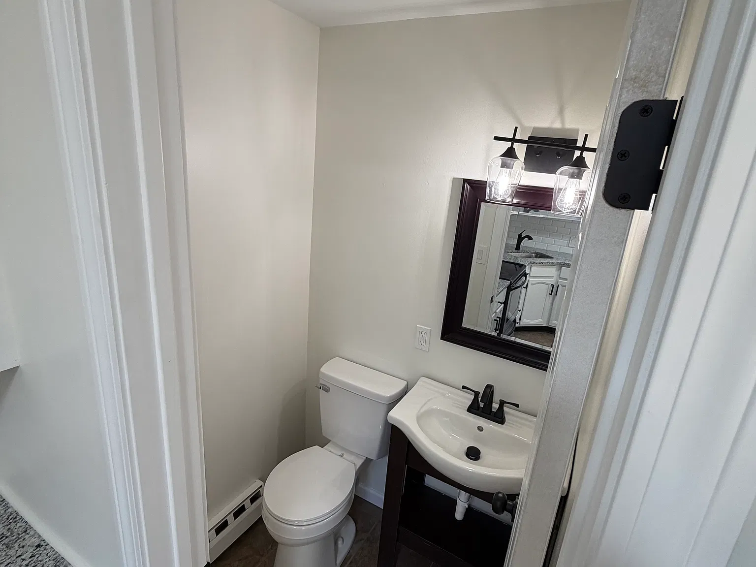 2 bed, 1.5 bath, 1050 sqft, $2,095 — Photo 3