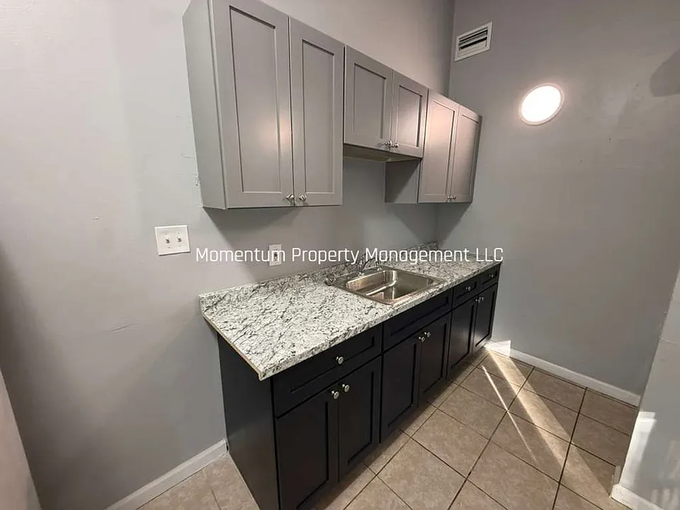 1919 E Mulberry Dr #2