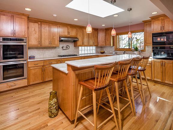 4th image of 1339 Recreation Way