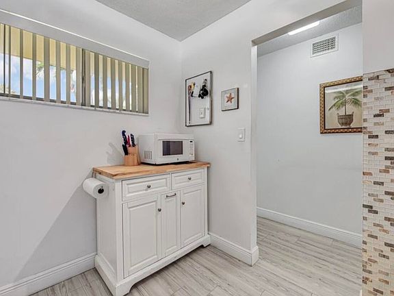 5th image of 2855 Garden Drive S #102