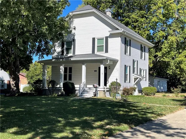 902 E Jackson St, Sullivan, IL 61951