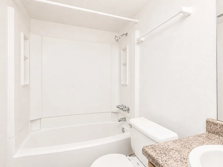 Riverbend Apartments — Photo 43