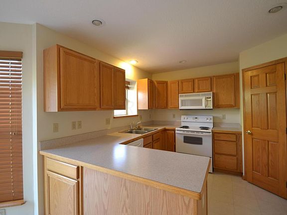 5th image of 209 N Millstone Cir