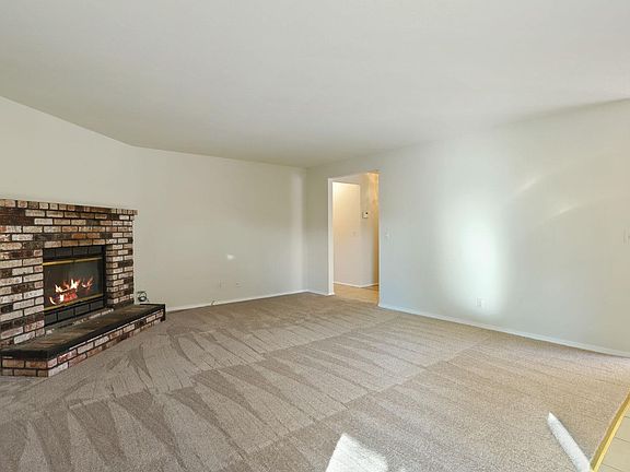 5th image of 15115 Cambridge Dr