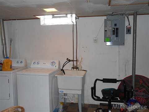 5th image of 25227 Wagner Ave