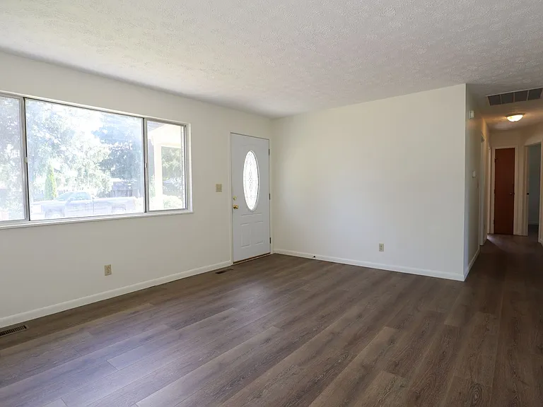 115 E Washington St — Photo 3
