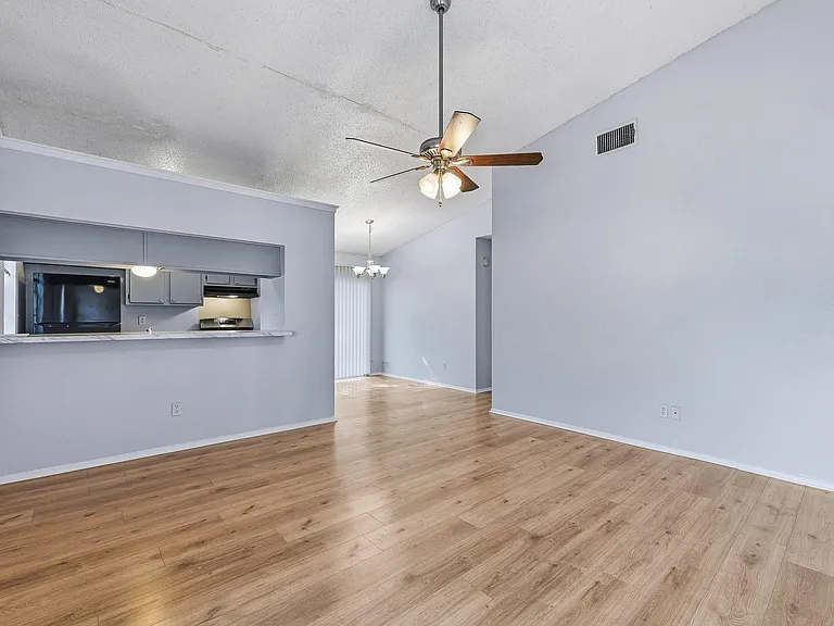 1809 Gracy Farms Ln #A — Photo 4