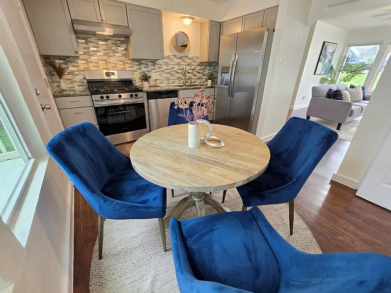 6919 Shannon Dr — Photo 2