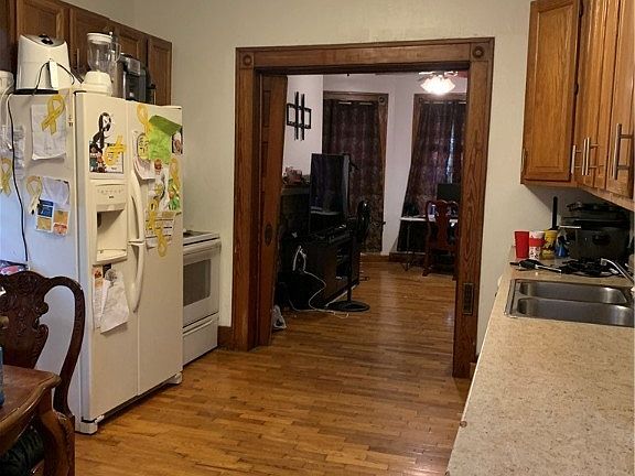 4th image of 43 Glenwood Ave