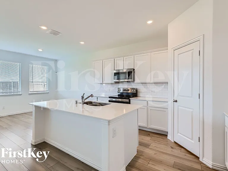 212 Wyndemere Ln — Photo 8