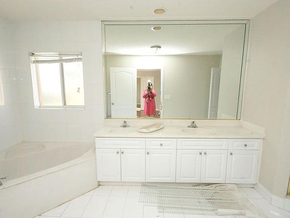 Move right in this Beautiful 4/2.5