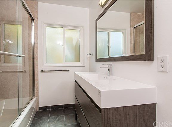 4th image of 1208 N Crescent Heights Blvd