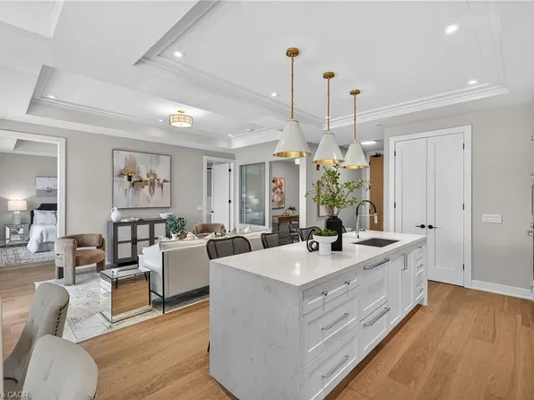 123 Maurice Dr #401, Oakville, ON L6K 2W6