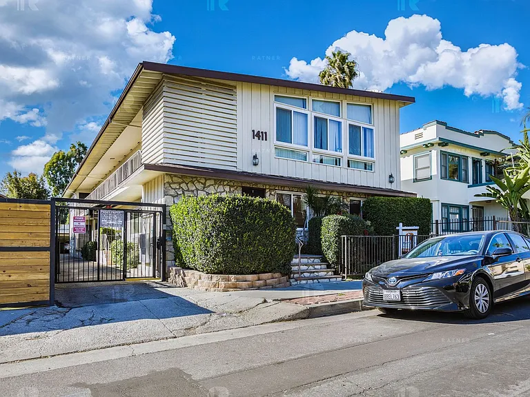 (Ar/Jo/Yo:B) 1411 N. Mansfield Avenue — Photo 14