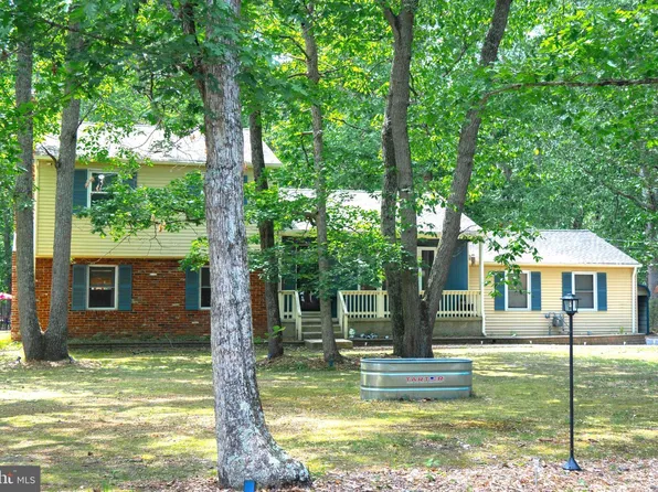 28 Elmwood Dr, Tabernacle, NJ 08088