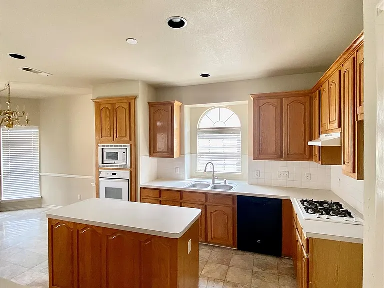 8004 Case Dr — Photo 11