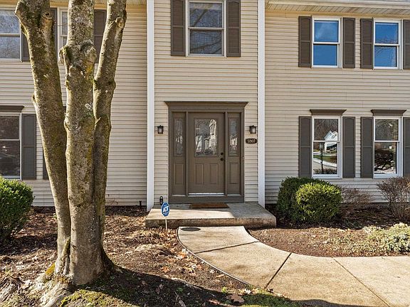 4th image of 51907 Carriage Hills Dr