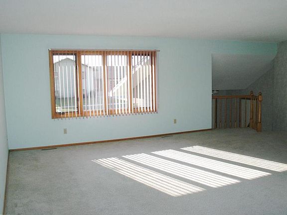3rd image of 621 Plain Hills Dr