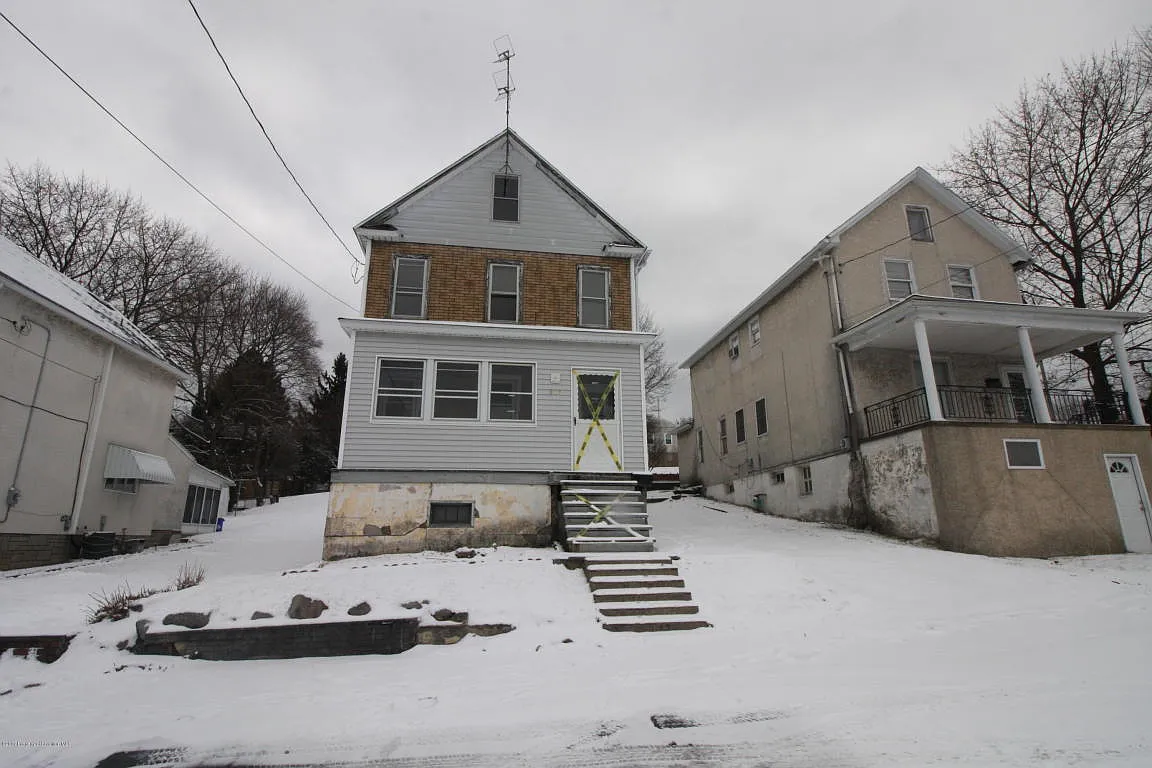 2117 S Webster Ave photo 1