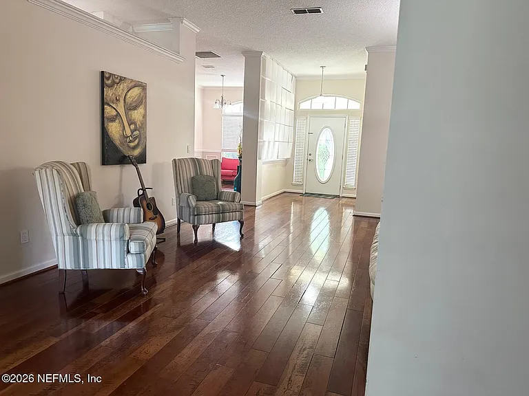 1932 Lyndhurst Dr — Photo 3