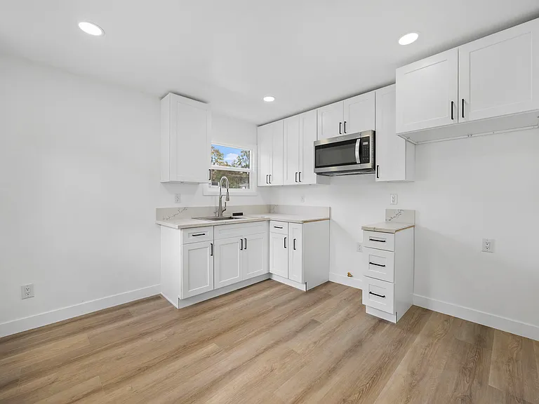 13407 Helen St #A-B — Photo 11