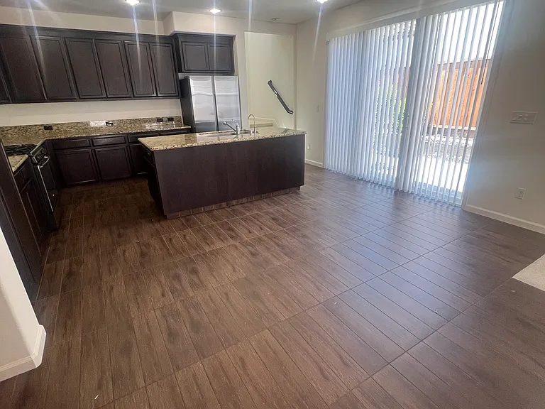 2017 Tarragon Rose Ct — Photo 3