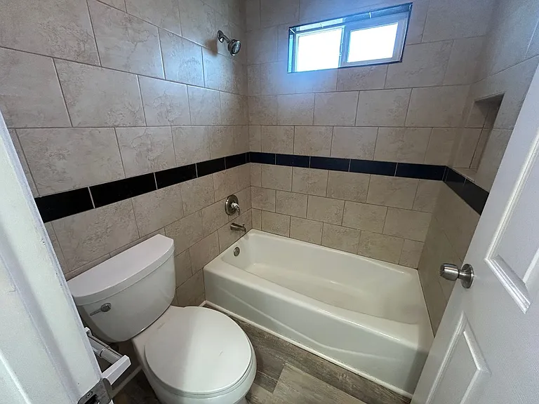 1149-1155 Felspar Street — Photo 24