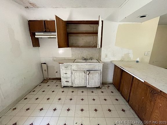 5th image of 902 E Cherokee Ave