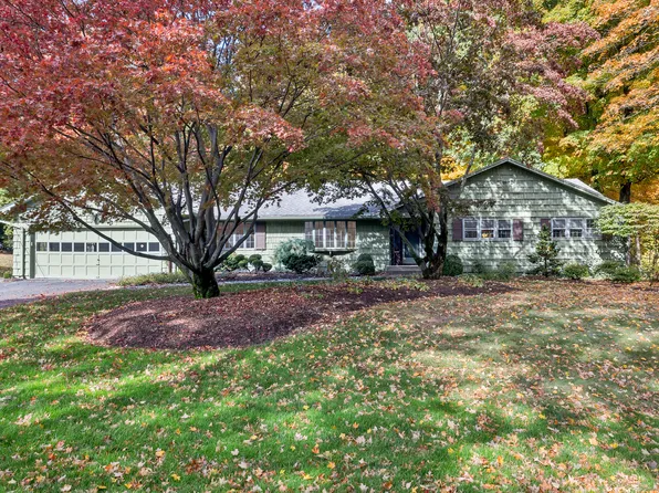 44 Juniper Lane, West Hartford, CT 06117