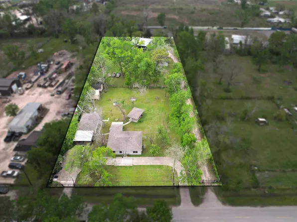 1725 Strawn Rd, Houston, TX 77039